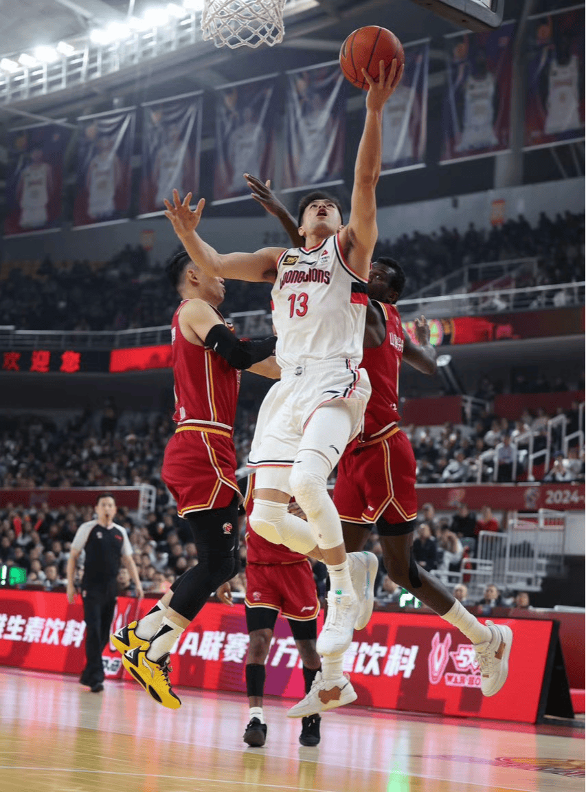 福建队轻取青岛队，郭艾伦状态火热的简单介绍