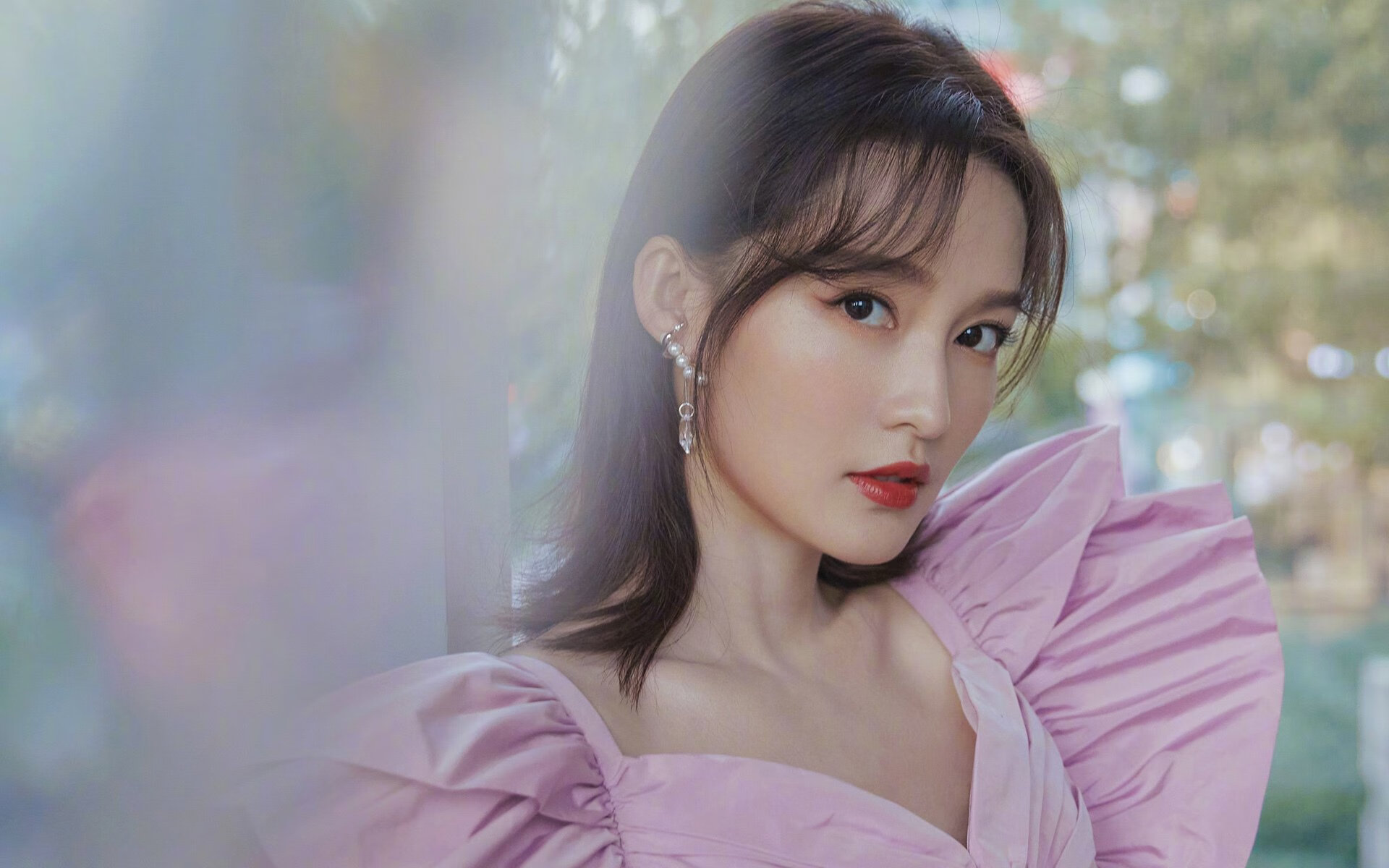 从华盛顿的铜墙铁壁到库里的全球飓风,当团队封锁遇上个人统治,篮球世界如何被重新定义?