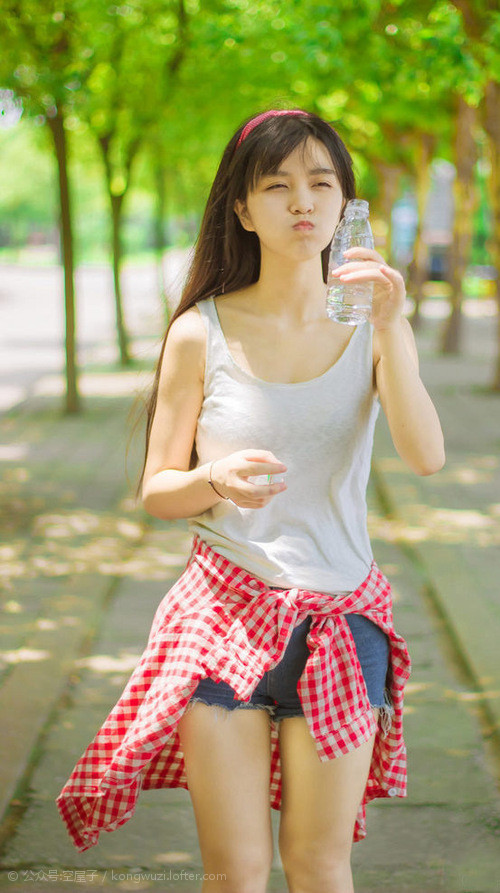 从华盛顿的铜墙铁壁到库里的全球飓风,当团队封锁遇上个人统治,篮球世界如何被重新定义?